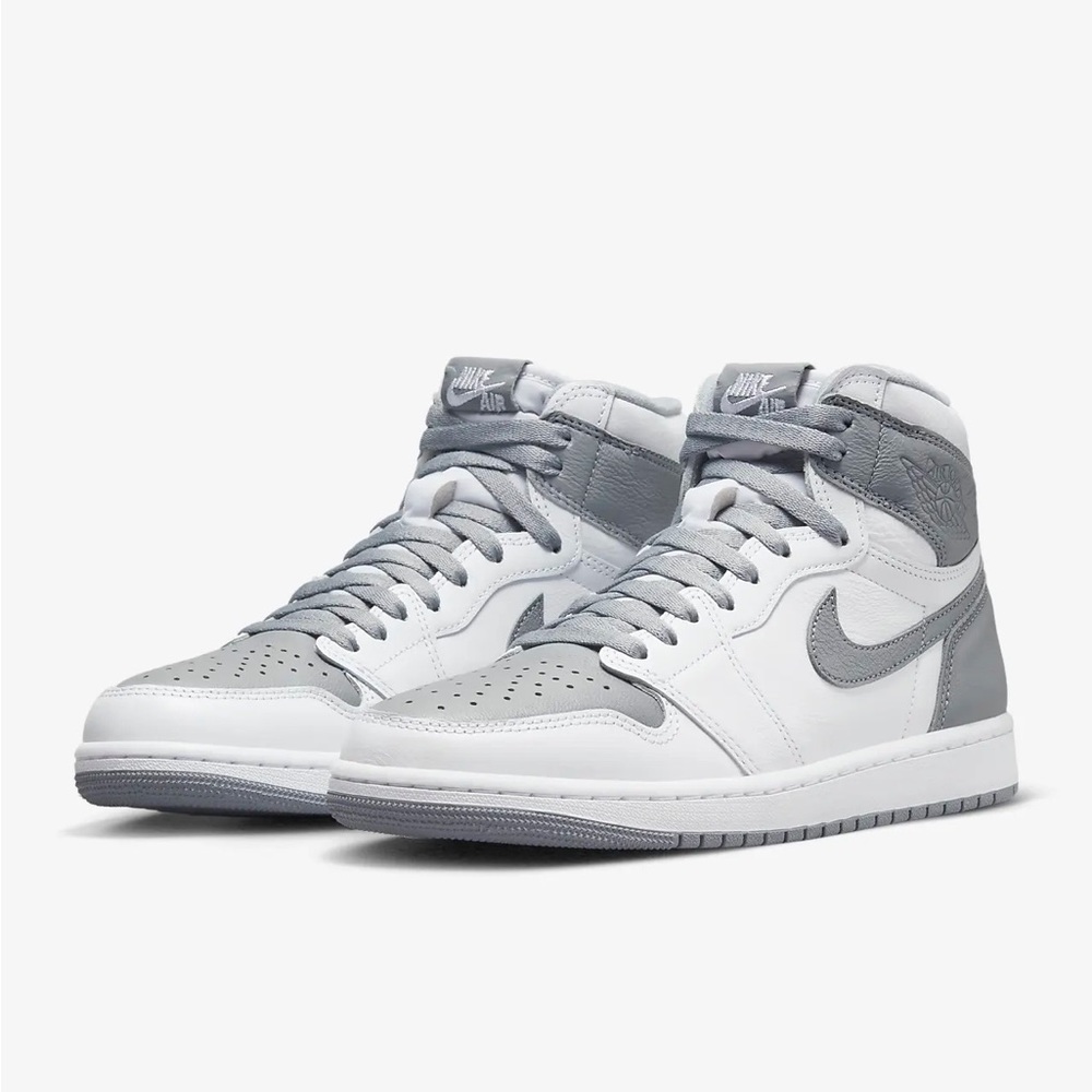 Size 9 - 2022 Jordan 1 Retro High OG "Stealth" - 555088-037